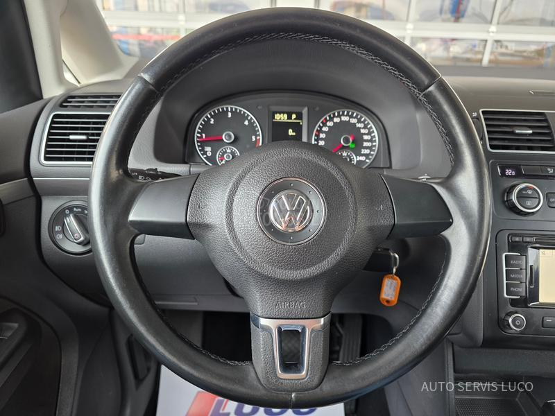 Volkswagen Touran 1.6 TDI DSG 7 sed