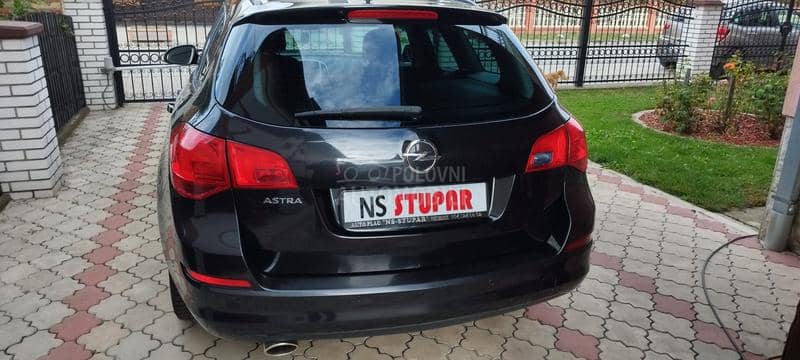 Opel Astra J 1.4 benc Turbo
