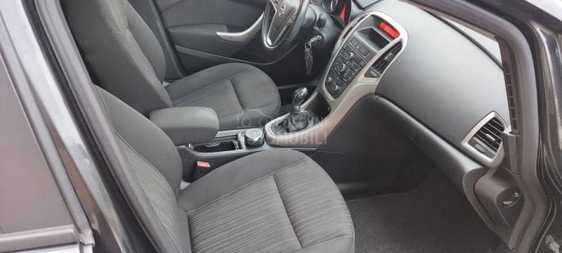 Opel Astra J 1.4 benc Turbo