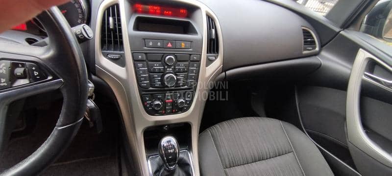 Opel Astra J 1.4 benc Turbo