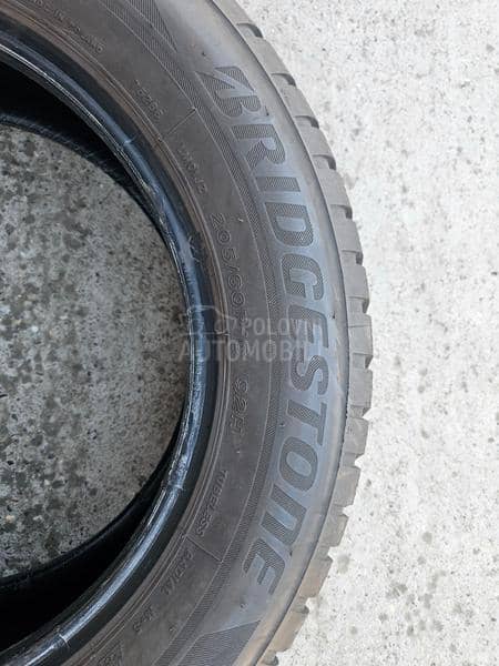 Bridgestone 205/60 R16 Zimska