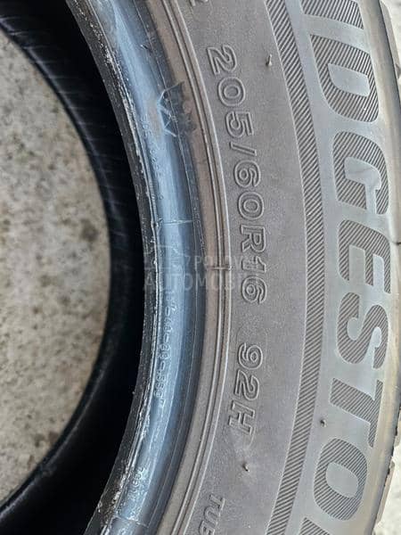 Bridgestone 205/60 R16 Zimska