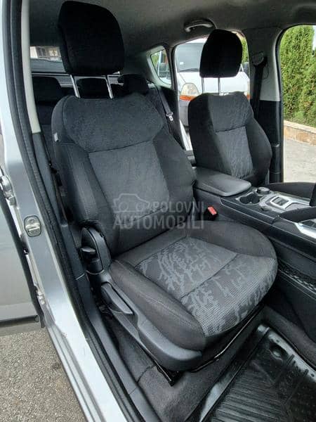 Peugeot 3008 1.6 e-HDI Peugeot 3008 1.6 e-HDI