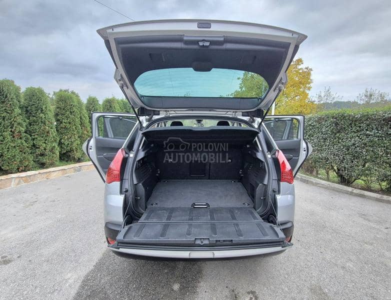 Peugeot 3008 1.6 e-HDI Peugeot 3008 1.6 e-HDI