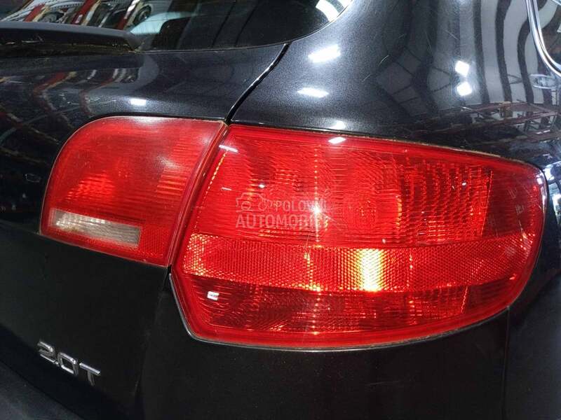 Stop svetlo gepeka desno