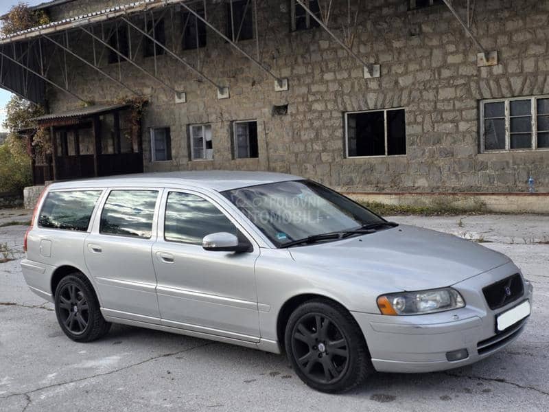 Volvo V70 