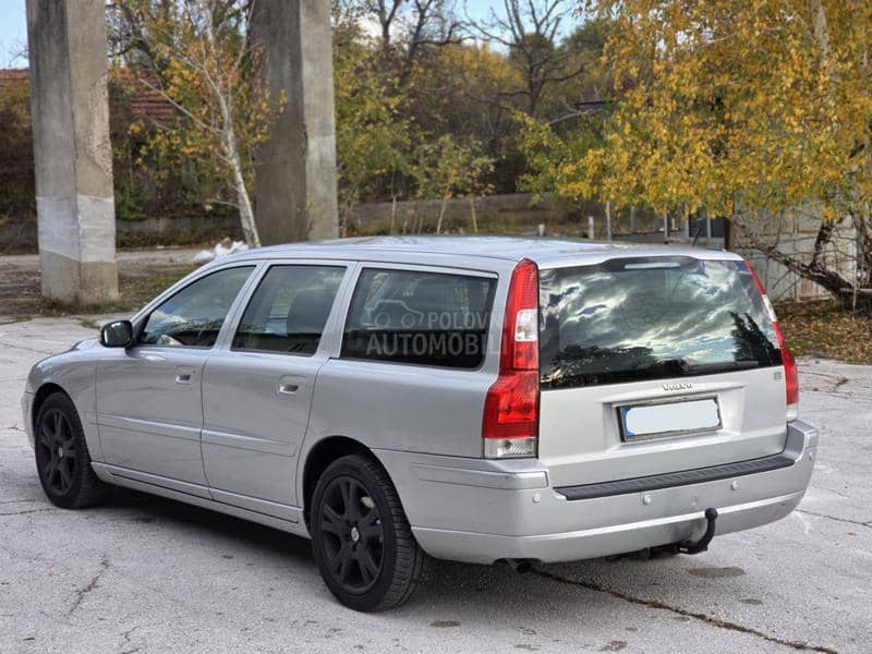 Volvo V70 