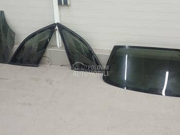 Stakla V.  Zatamnjena Fabricki za Audi A4 od 2008. do 2016. god.