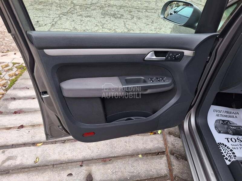 Volkswagen Touran 7 sedista