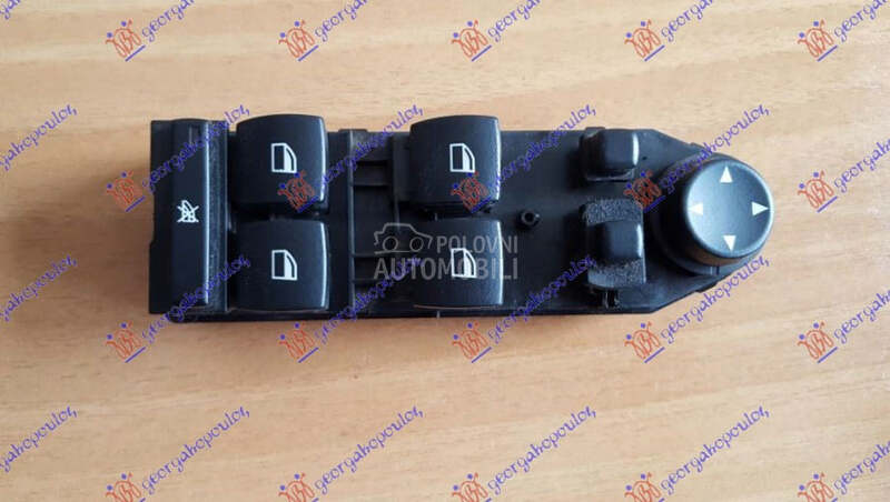 PREKIDAC U PREDNJIM VRATIMA (4