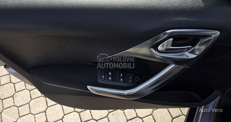 Peugeot 2008 1.2 Allure
