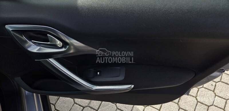 Peugeot 2008 1.2 Allure