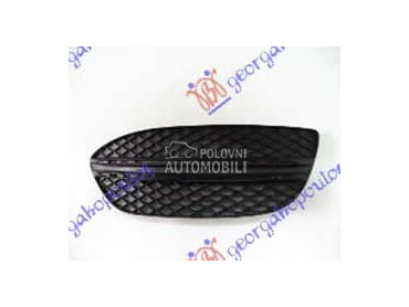 RESETKA PREDNJEG BRANIKA Desno za Mercedes Benz C Klasa od 2014. do 2018. god.