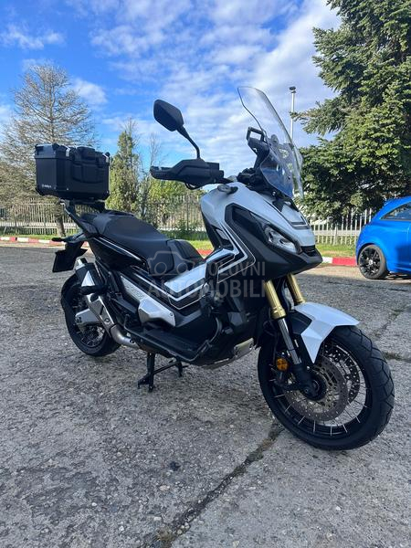 Honda x adv