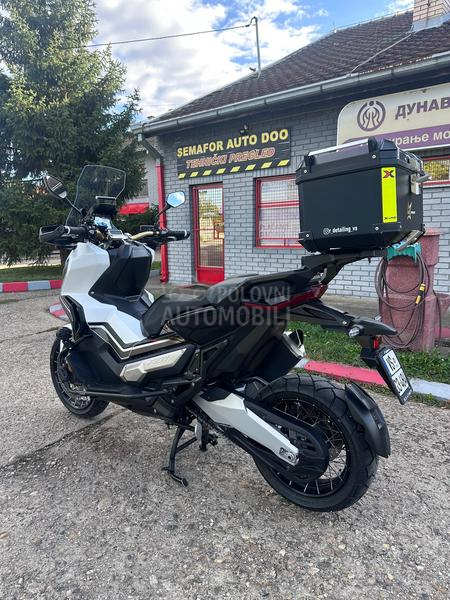 Honda x adv