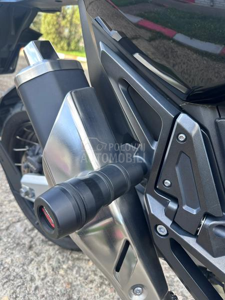 Honda x adv