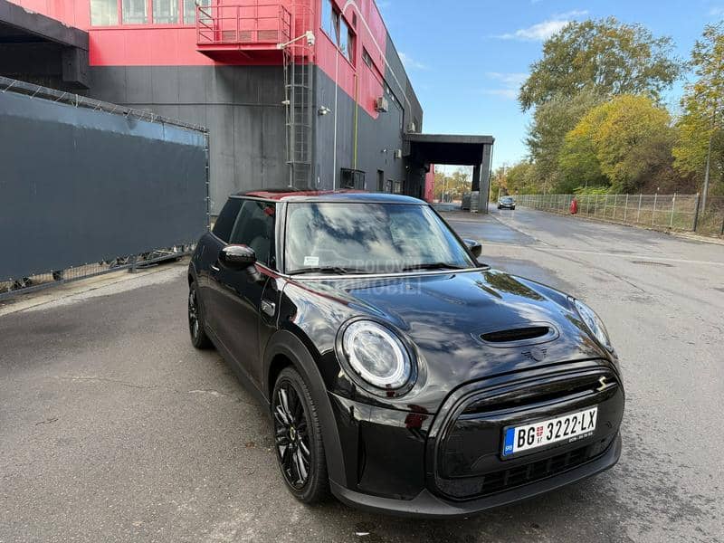 MINI Cooper S E Black Edition