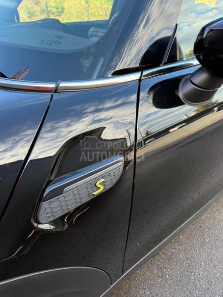 MINI Cooper S E Black Edition