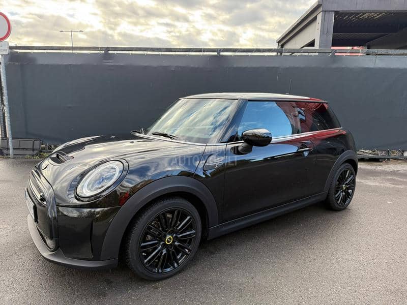MINI Cooper S E Black Edition