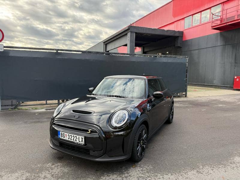MINI Cooper S E Black Edition