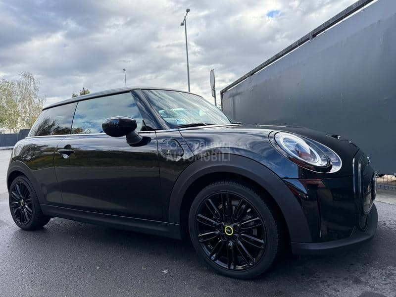 MINI Cooper S E Black Edition