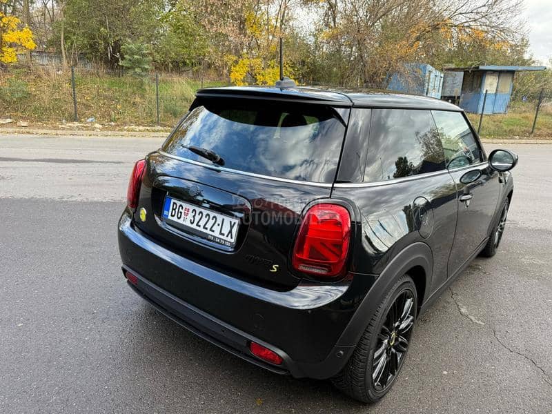 MINI Cooper S E Black Edition