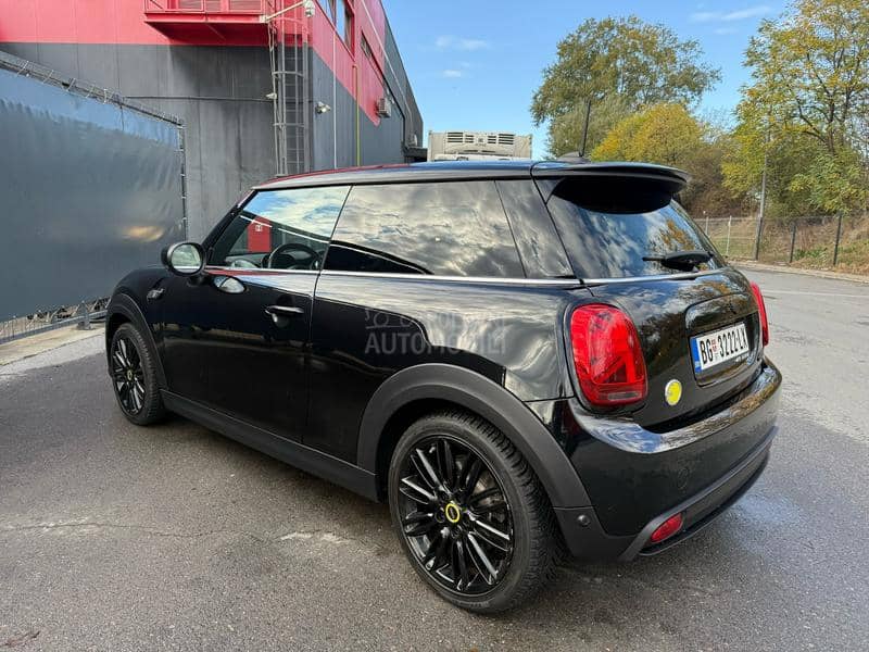 MINI Cooper S E Black Edition