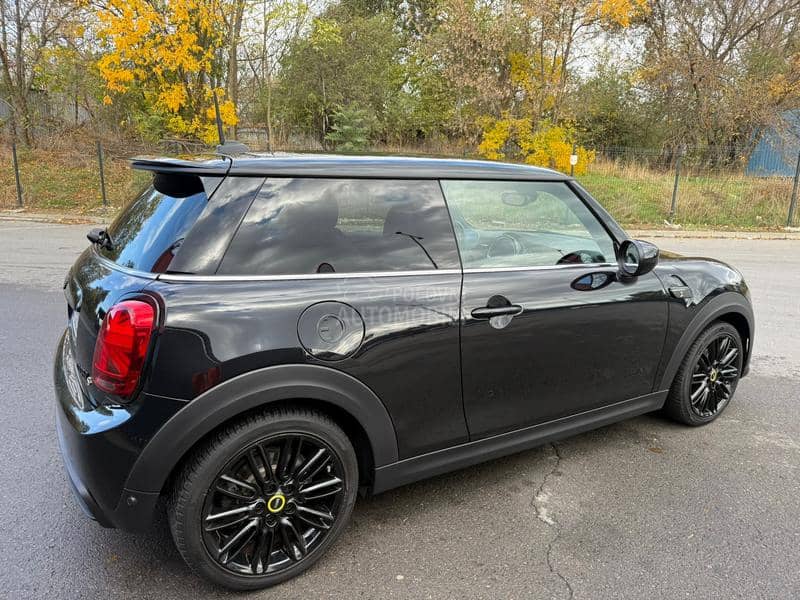 MINI Cooper S E Black Edition