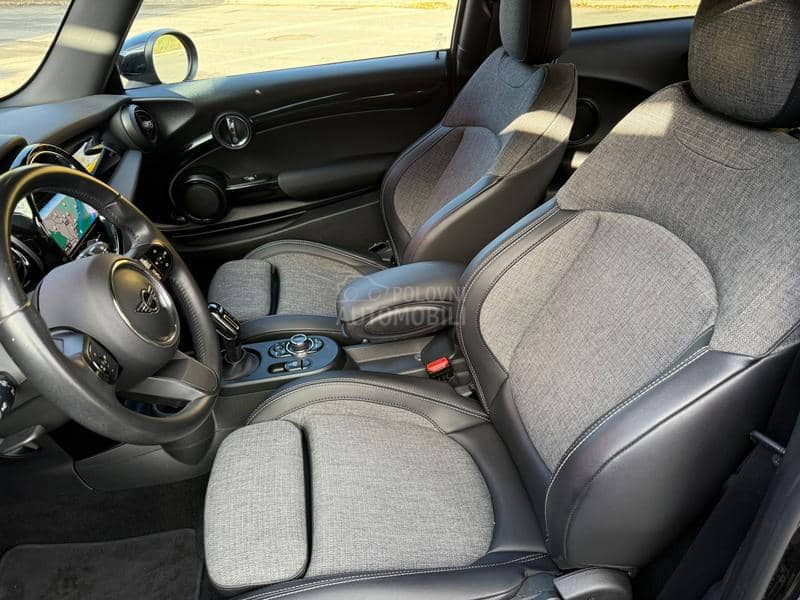 MINI Cooper S E Black Edition