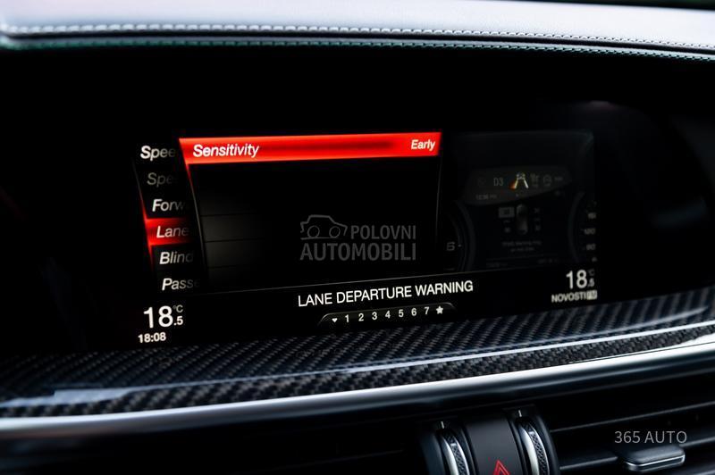 Alfa Romeo Stelvio QV/HARMAN