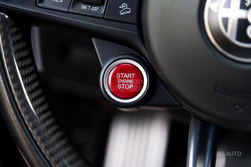 Alfa Romeo Stelvio QV/HARMAN