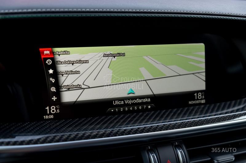 Alfa Romeo Stelvio QV/HARMAN