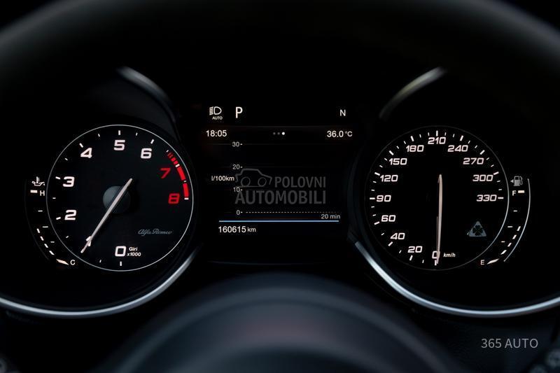 Alfa Romeo Stelvio QV/HARMAN