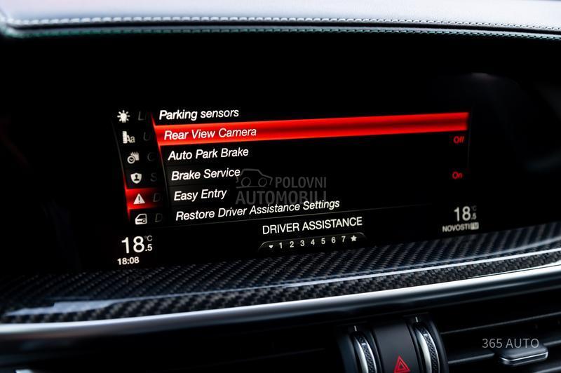 Alfa Romeo Stelvio QV/HARMAN