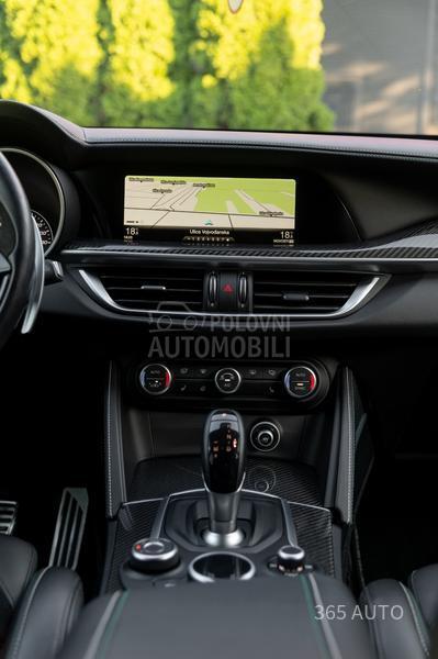 Alfa Romeo Stelvio QV/HARMAN