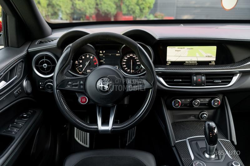 Alfa Romeo Stelvio QV/HARMAN