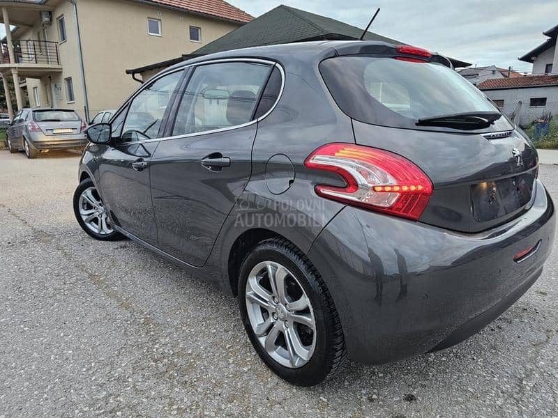 Peugeot 208 1.2 e THP