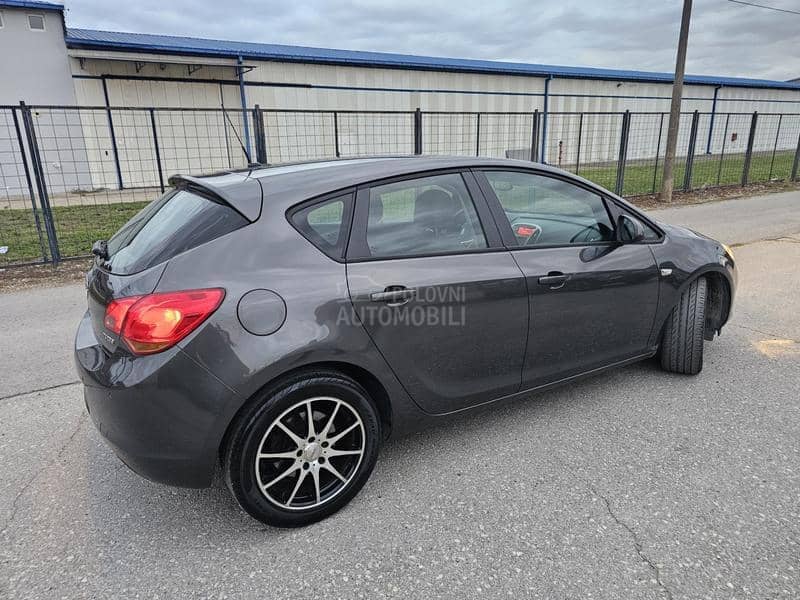 Opel Astra J 1.6 turbo