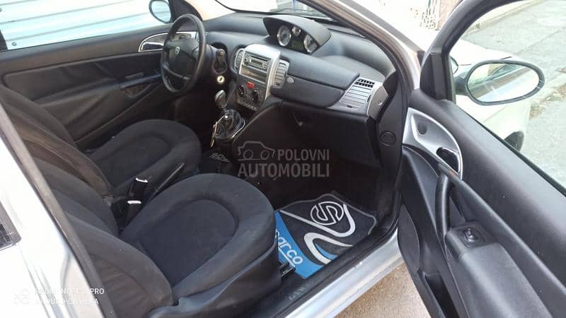 Lancia Ypsilon 