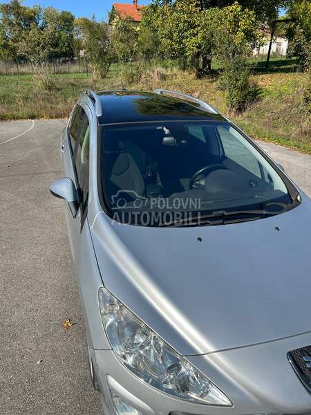 Peugeot 308 Pano. 7 sedista