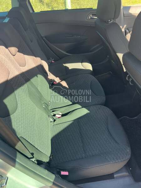 Peugeot 308 Pano. 7 sedista