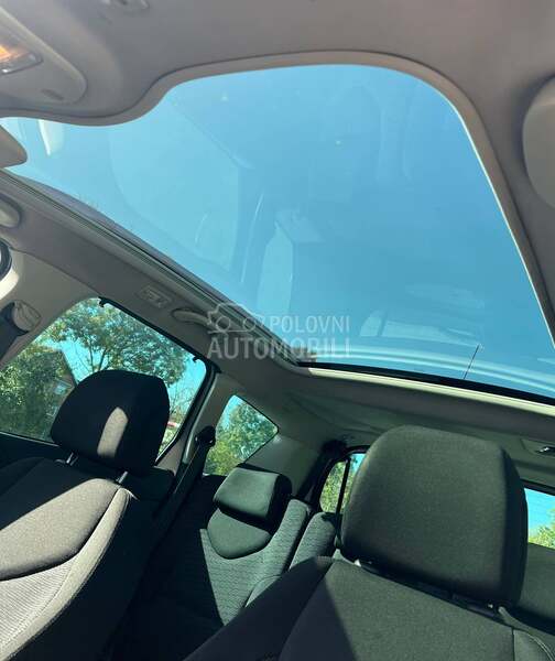 Peugeot 308 Pano. 7 sedista