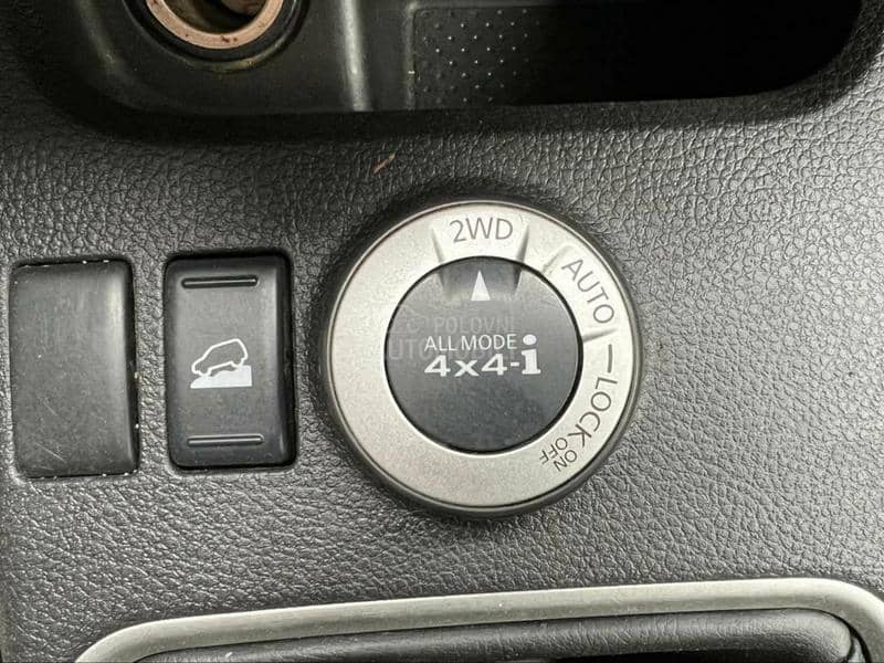 Nissan X-Trail II 2.0dCi 2008. god. -  kompletan auto u delovima