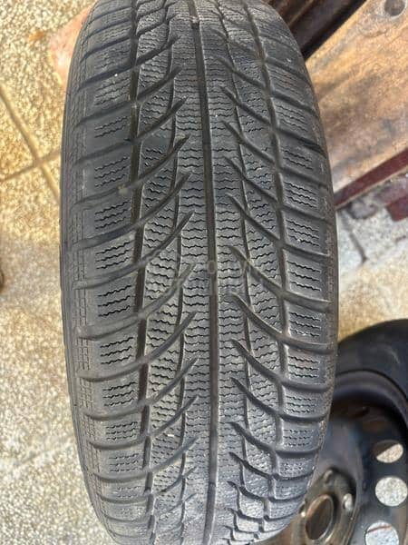 Bridgestone 195/65 R15 Zimska