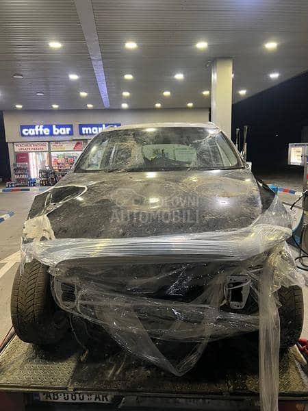 Audi Q5 -  kompletan auto u delovima