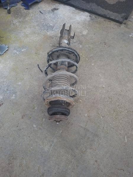 prednji desni amortizer