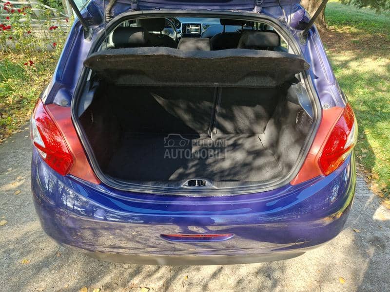 Peugeot 208 1.4 hdi nav.led Peugeot 208 1.4 hdi nav.led