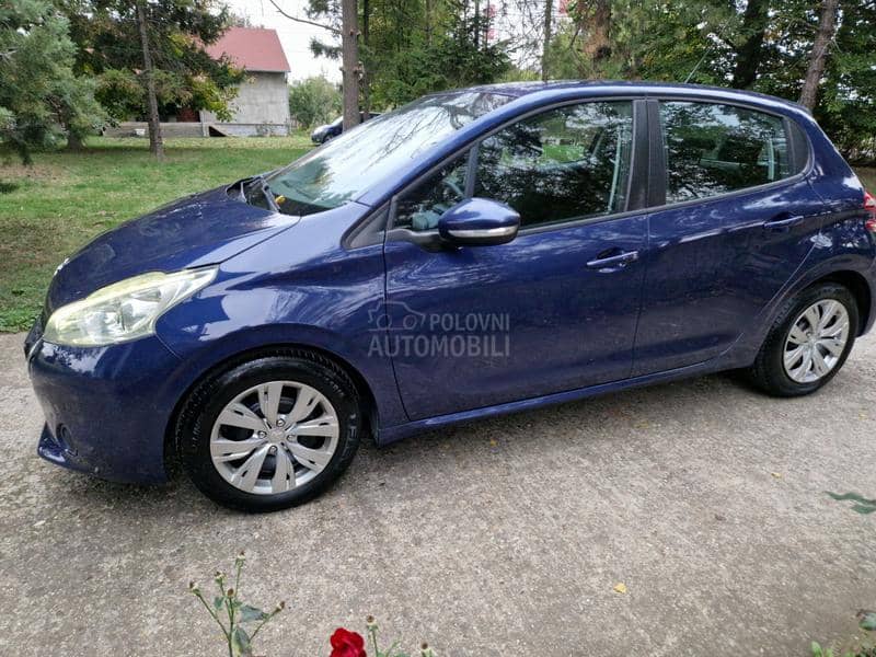 Peugeot 208 1.4 hdi nav.led Peugeot 208 1.4 hdi nav.led