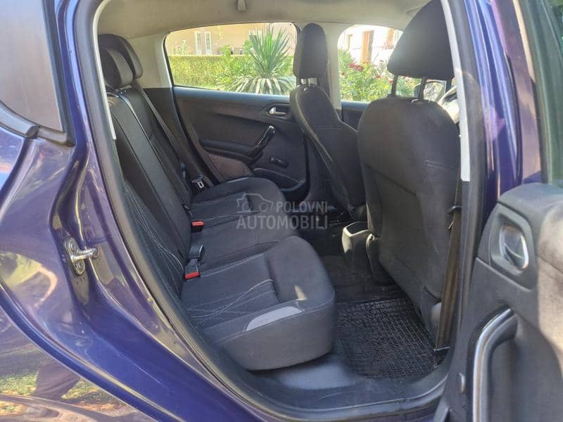 Peugeot 208 1.4 hdi nav.led Peugeot 208 1.4 hdi nav.led