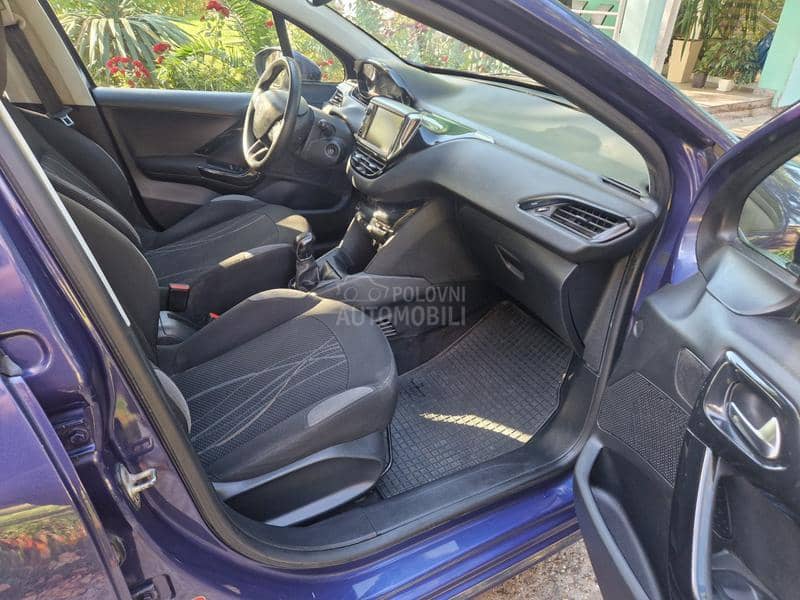 Peugeot 208 1.4 hdi nav.led Peugeot 208 1.4 hdi nav.led